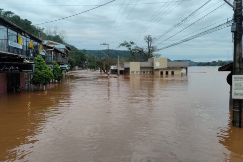 Cheia do Rio Uruguai perde força no Alto Curso, mas níveis seguem subindo na Fronteira Oeste