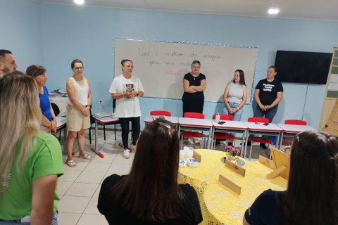 Escolas municipais promovem acolhida aos professores para o início do ano letivo de 2026